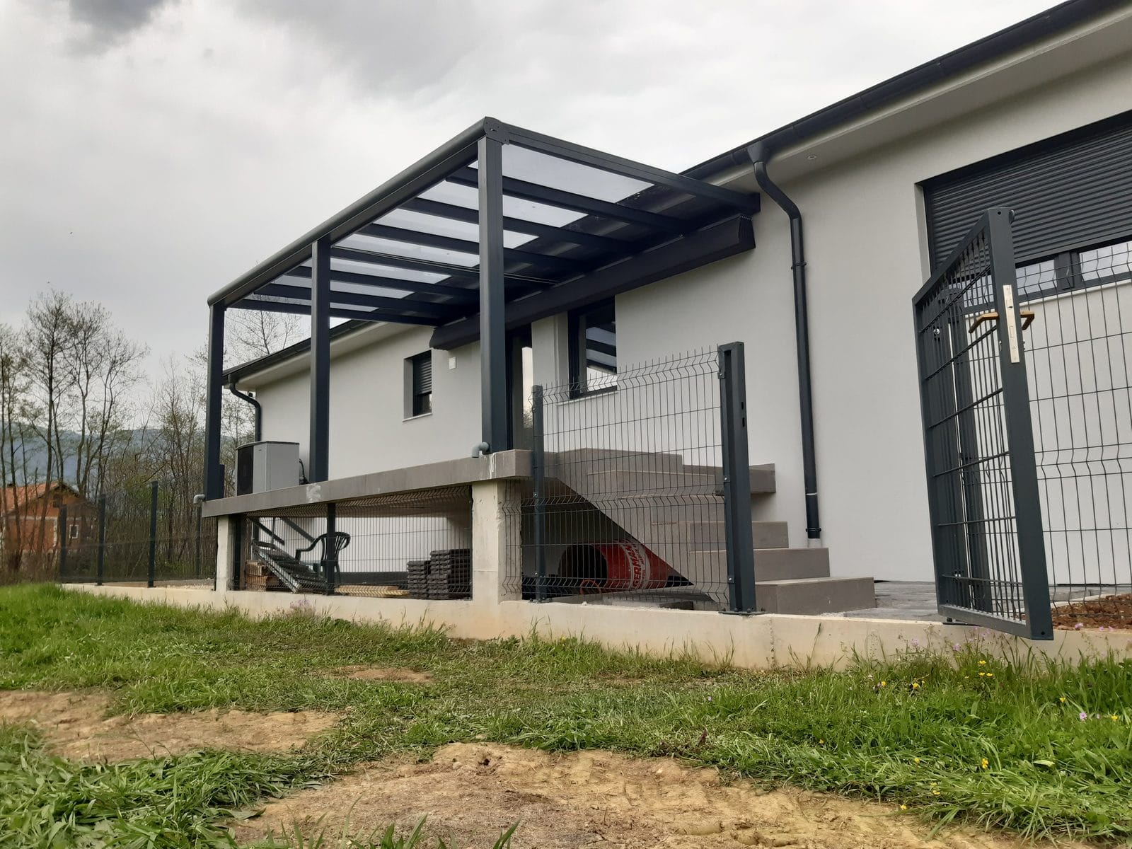 Mbuloje xhami — transparencë dhe mbrojtje
